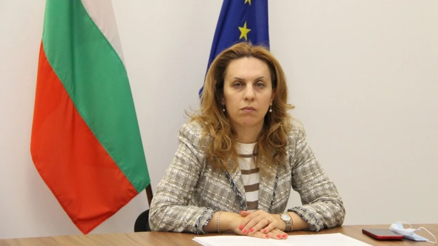 Вицепремиерът Марияна Николова разпореди проверка на морски плаж Смокиня
