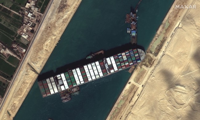 Почти едноседмичната блокада на Суецкия канал е причинила загуби в