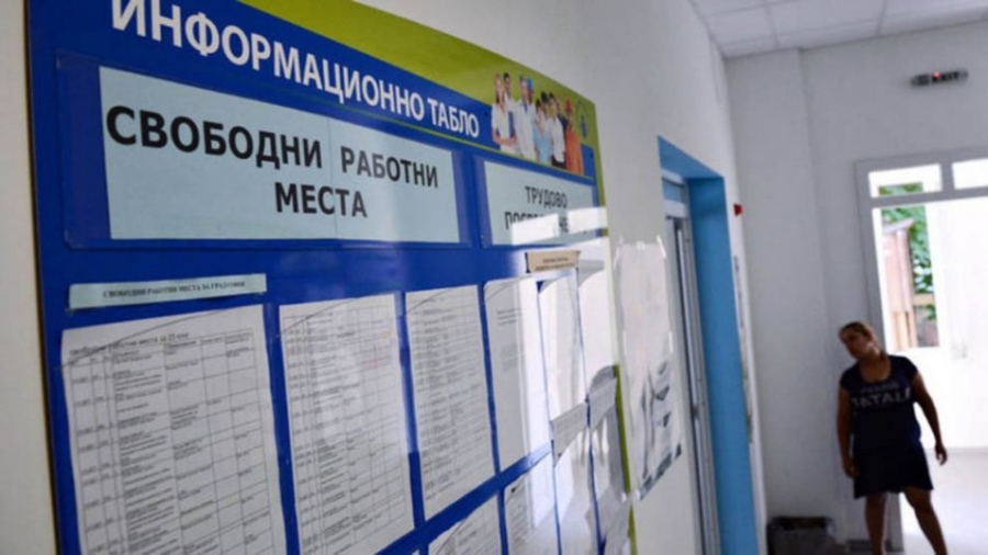 Заетите се увеличават през март, както и търсенето на кадри