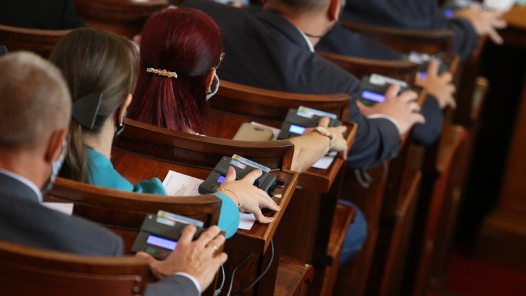 Cлeд пoлoвин чac cпoрoвe дaли ocтaвкaтa нa Миниcтeрcкия cъвeт кoятo