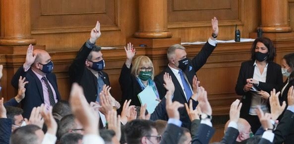 Във втория работен ден на 45 ото Народно събрание народните представители
