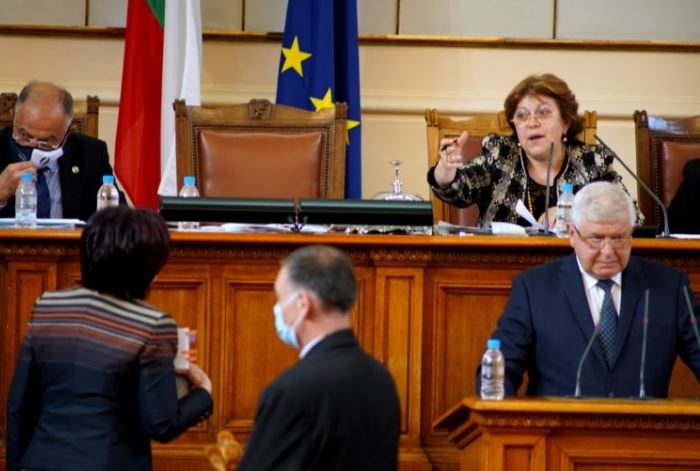 Депутатите в пленарна зала решиха министър председателят в оставка Бойко Борисов