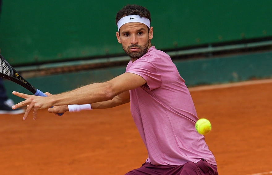 В публикуваните днес световни ранглисти на тенисистите първите ракети на