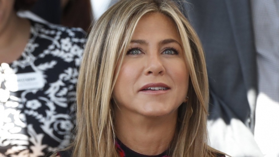 Дженифър Анистън проговори за осиновяването