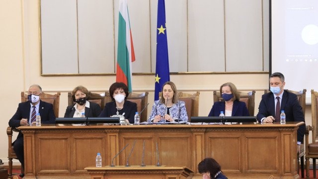 Депутатите наложиха мораториум върху концесии и назначения извършени от правителството