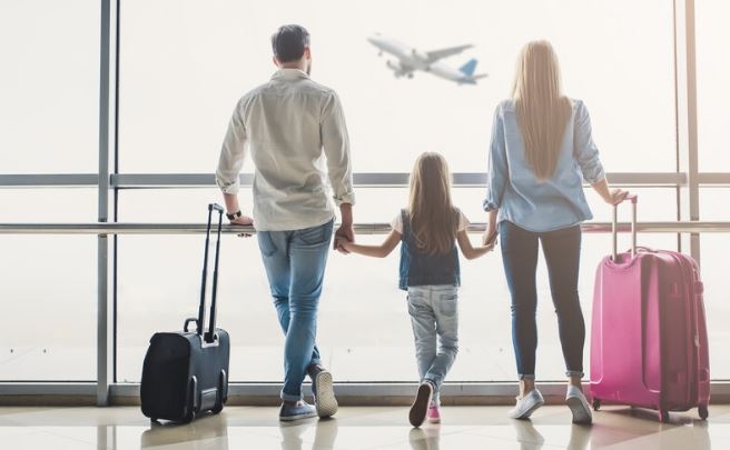 Туроператори и авиокомпании масово отменят програмите си за почивка до