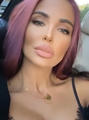 Николета го закъса: Иска 1000 лева за носени ботуши