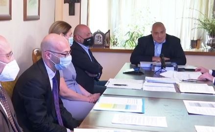 Премиерът Бойко Борисов отново събра в Банкя експертите но този
