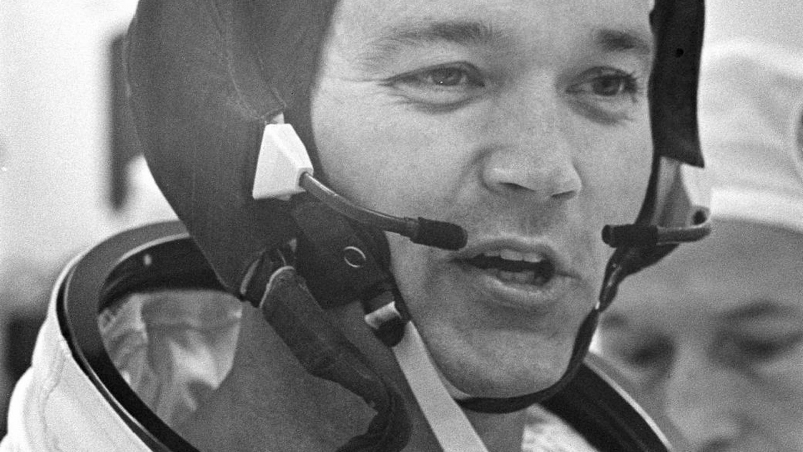 Американският астронавт Майкъл Колинс член на Аполо 11 първата пилотирана