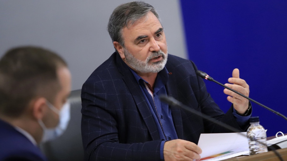 Здравният министър в оставка Костадин Ангелов заяви на брифинг на