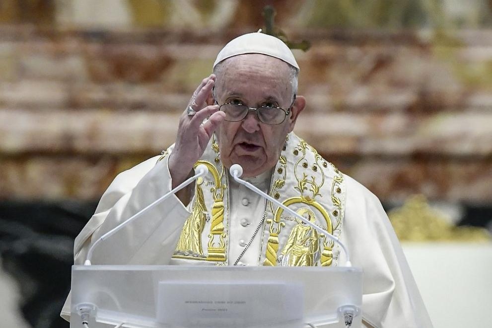Папа Франциск затяга правилата за борба с корупцията сред висшите