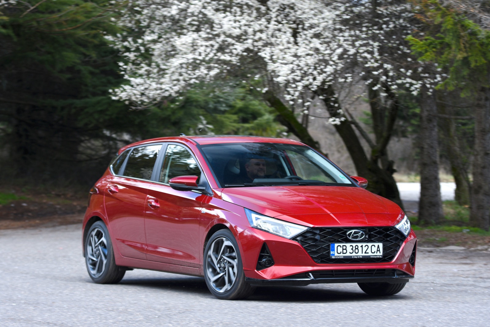 Свикнали сме че в малките автомобили няма удобствата и технологиите