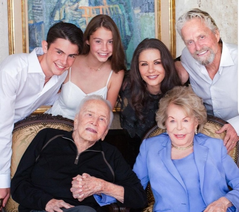 Почина съпругата на Кърк Дъглас Ан Дъглас си е отишла