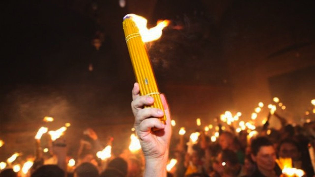 Чудото отново се случи на Велика събота Благодатният огън