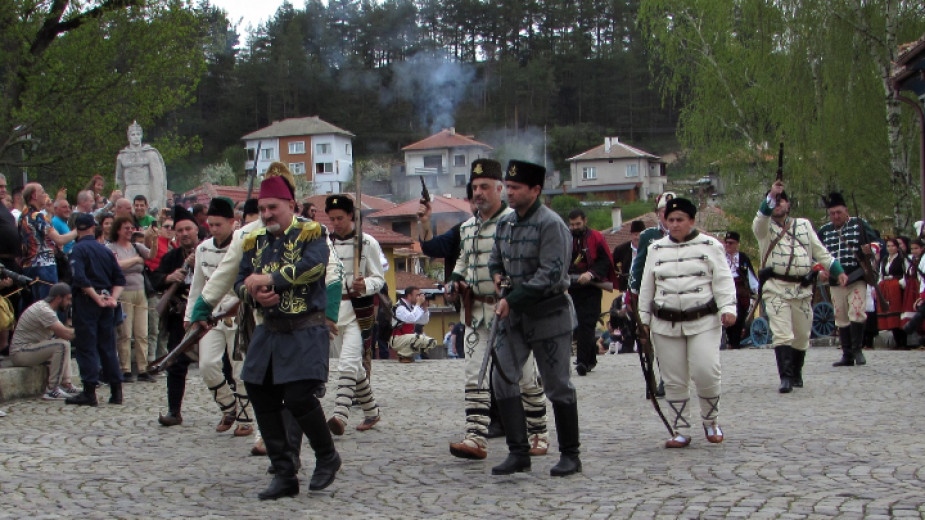 Около 20 участници във възстановката на историческите събития през бунтовния