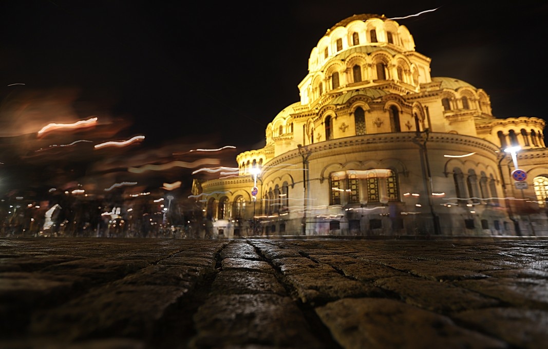 Православните християни посрещнаха светлия празник Възкресение Христово който символизира победата