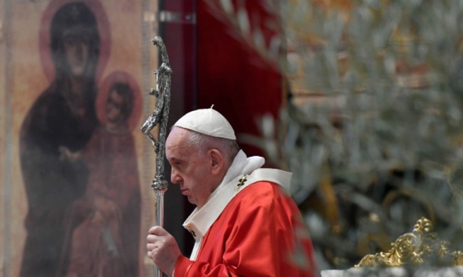 Папа Франциск в събота стартира едномесечен молитвен маратон, за да