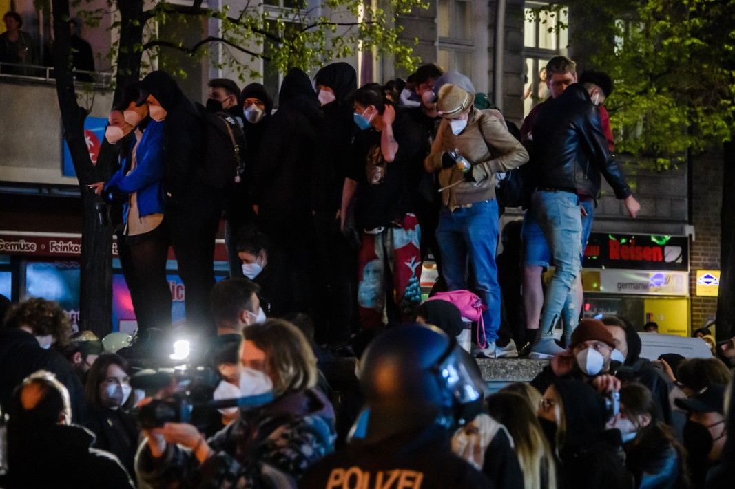 Над 30 000 души от целия политически спектър участваха вчера