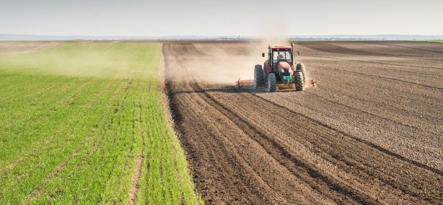 Земеделски производители излязоха на протест и затрудняват движението на входа