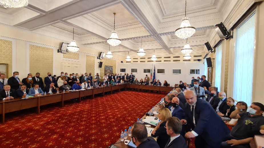 Скандали и хаос царят във вероятно последните часове на 45 тото