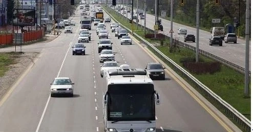 Над 400 000 автомобила се очаква да се върнат днес в София