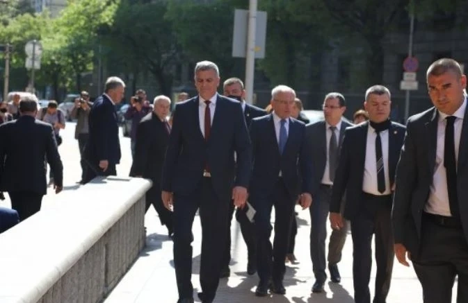 Борисов се скри и при предаването на властта