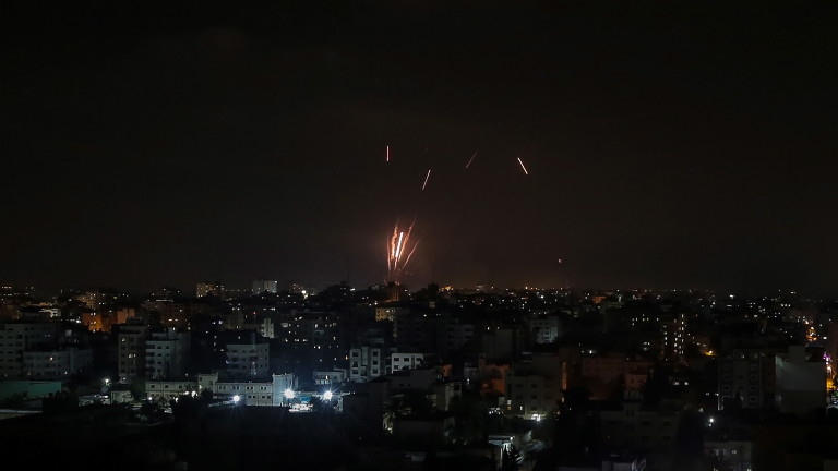 Напрежението между Израел и Палестина рязко ескалира Жертвите растат а