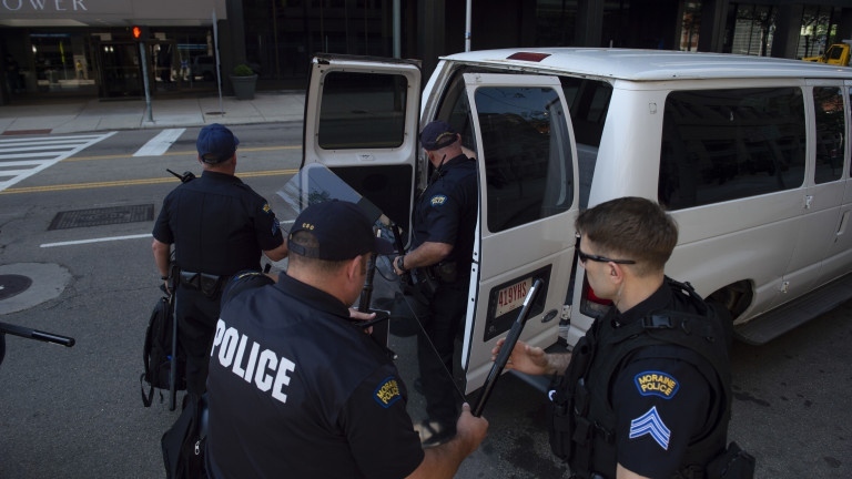 Трима души в критично състояние след престрелка в САЩ