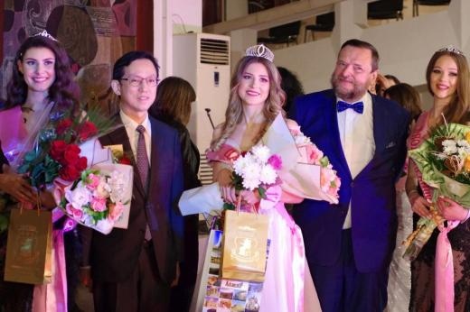 На красив спектакъл Балът на розата провел се за първи