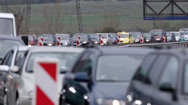 Засилен трафик по основните направления в посока София очакват от