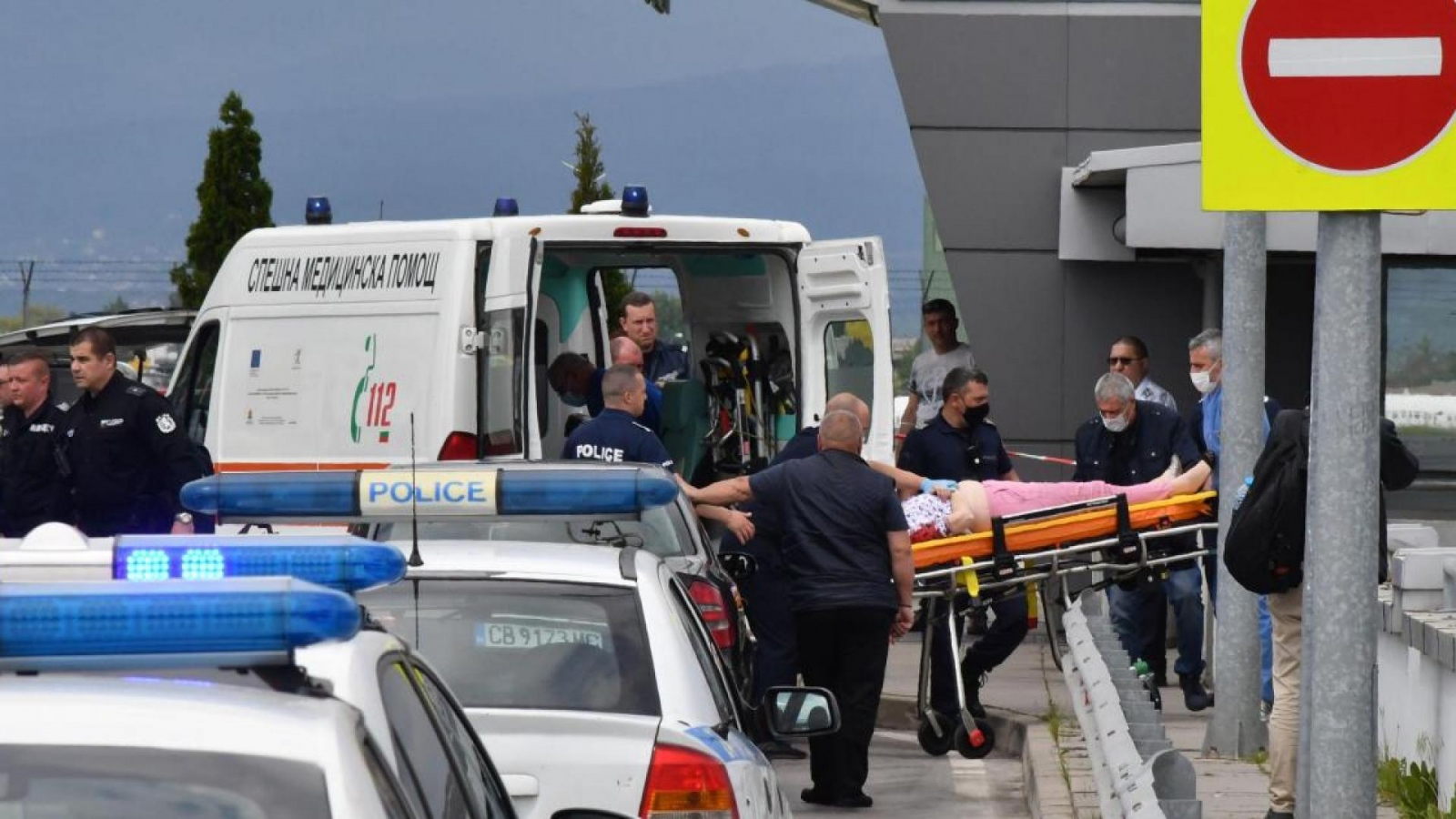 Въпреки положените от медиците усилия жената пострадала при стрелба в