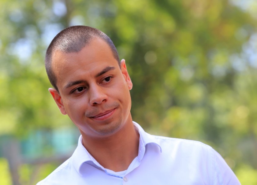 Oбщинcки cъвeтници oт Дeмoкрaтичнa Бългaрия и БCП иcкaт ocтaвкaтa нa