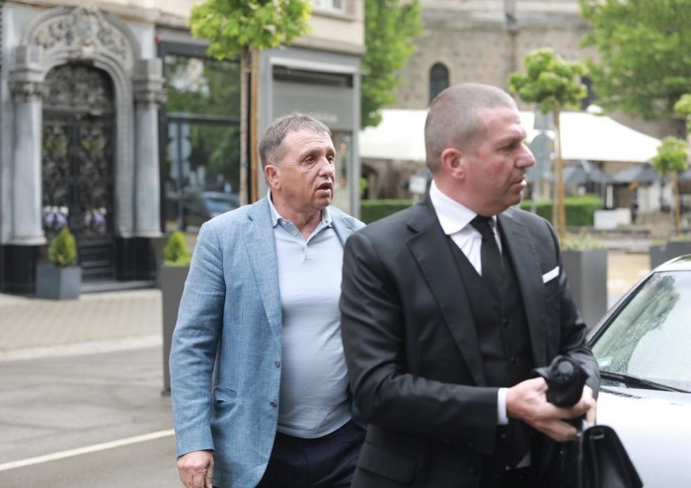 Бизнесменът Иван Ангелов дойде в прокуратурата на разпит във връзка