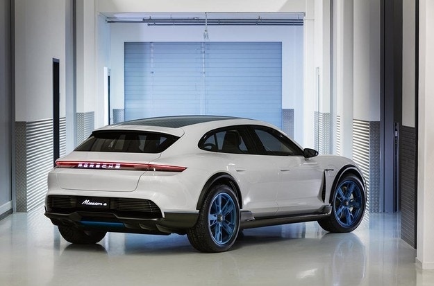 Porsche ще представи ново електрическо комби