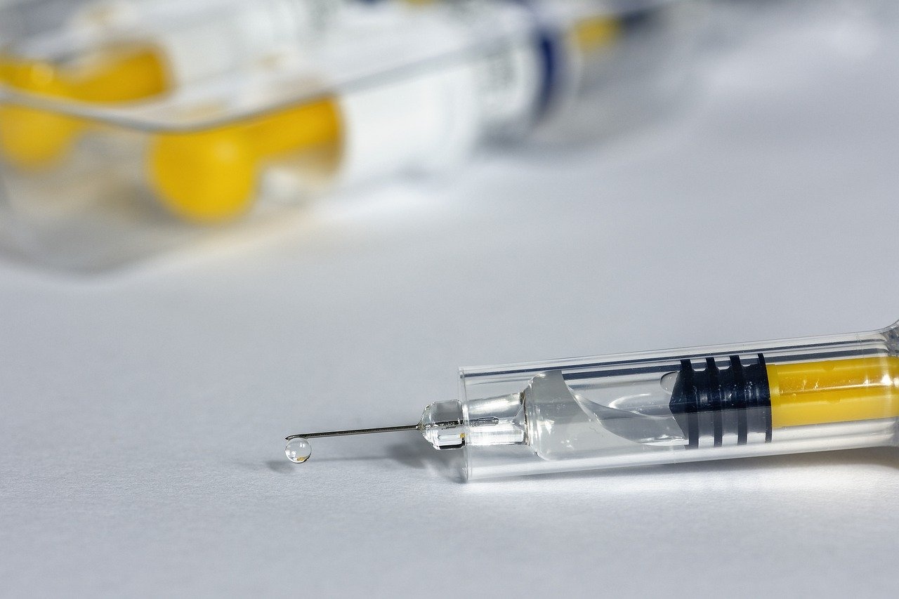 Япония официално одобри ваксините срещу COVID-19 на „Модерна“ и „АстраЗенека“