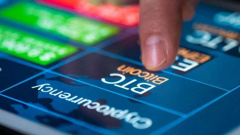 Китай спомогна за нов срив на биткойна, падна още с 10%