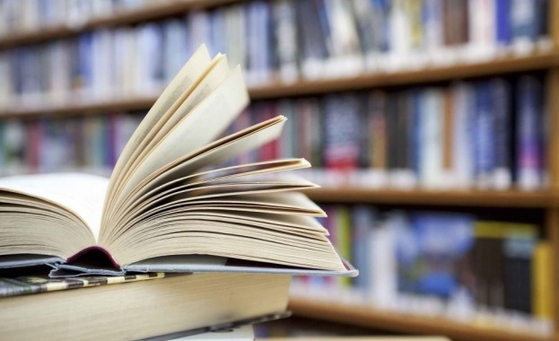 Ръкописен препис на История славянобългарска на глаголица получи като дарение