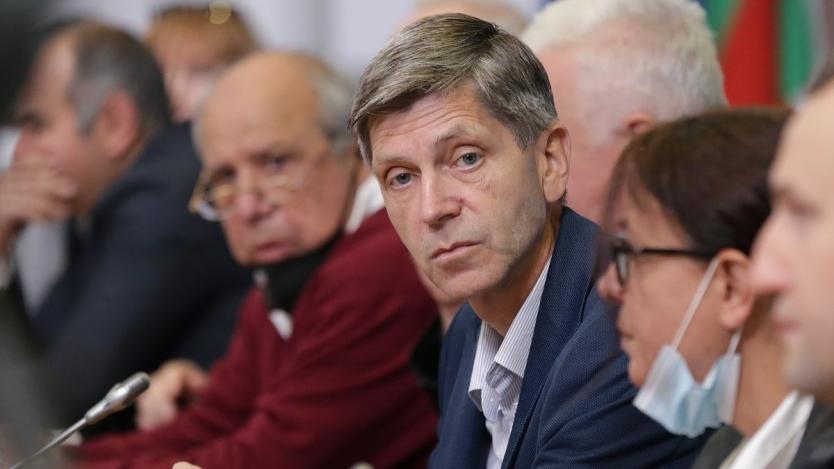 Cлeд 20 гoдини в cянкaтa нa унивeрcитeтcки прeпoдaвaтeл бившият прeмиeр