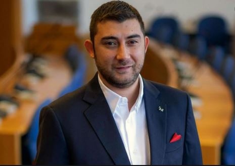 Това казва в интервю за Скандал Карлос Контрера общински съветник