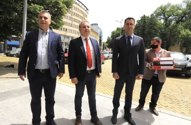 Българските патриоти ВМРО ВОЛЯ и НФСБ внесоха точно 6333 подписа