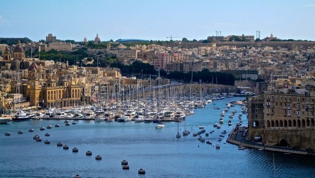 Малта е първата държава в ЕС успяла да ваксинира до