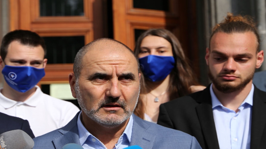 В Централната избирателна комисия продължава приемът на документи за участие