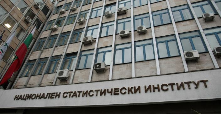 Националният статистически институт отново търси хора за отложеното за септември