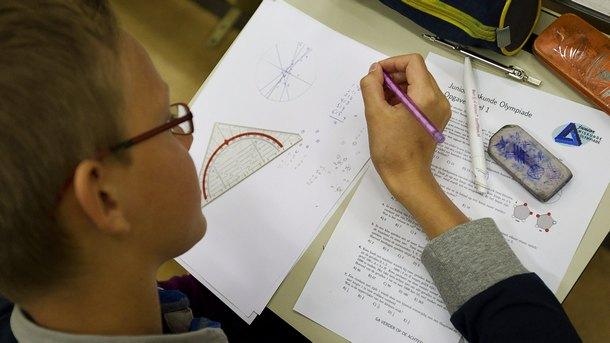 В 10 ч днес започна Националното външно оценяване по математика