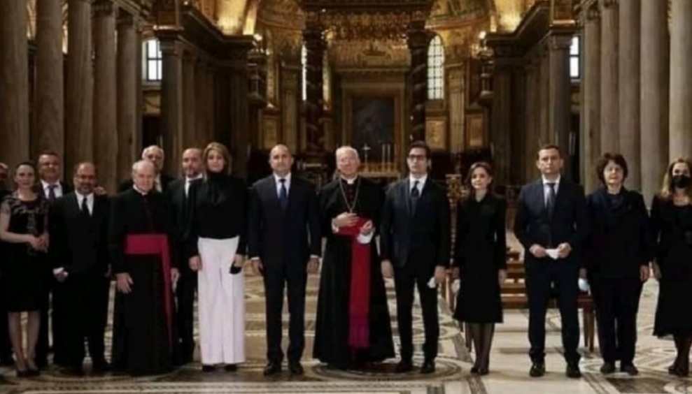 Поредният гаф на протокола на президента Румен Радев Първата дама Десислава Радева