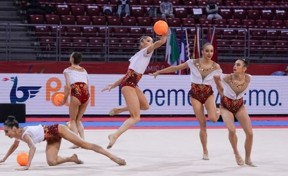 Ансамбълът ни по художествена гимнастика заема второто място във временното