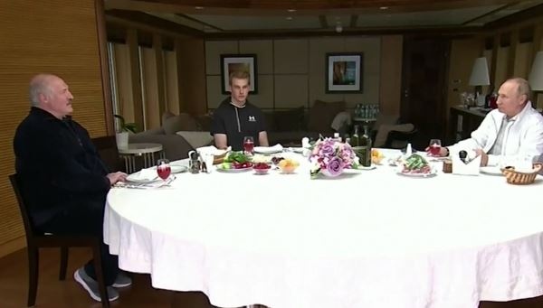 За втори пореден ден Владимир Путин и Александър Лукашенко демонстрираха