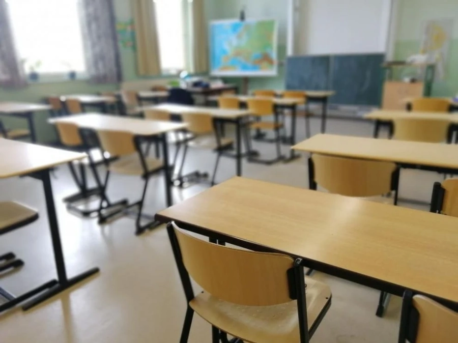 Учениците от 5 до 11 клас се връщат присъствено в училище