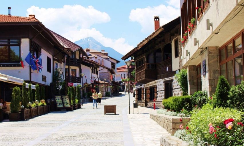 Ваксинират хотелиери и ресторантьори в Банско от днес до 11