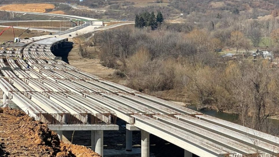 Дейностите по изграждането на автомагистрала Хемус в отсечката между Боаза
